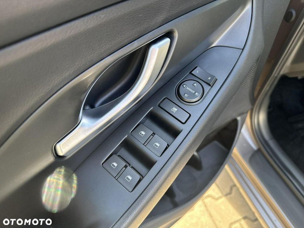 Hyundai i30 1.5 DPI Classic + - 12
