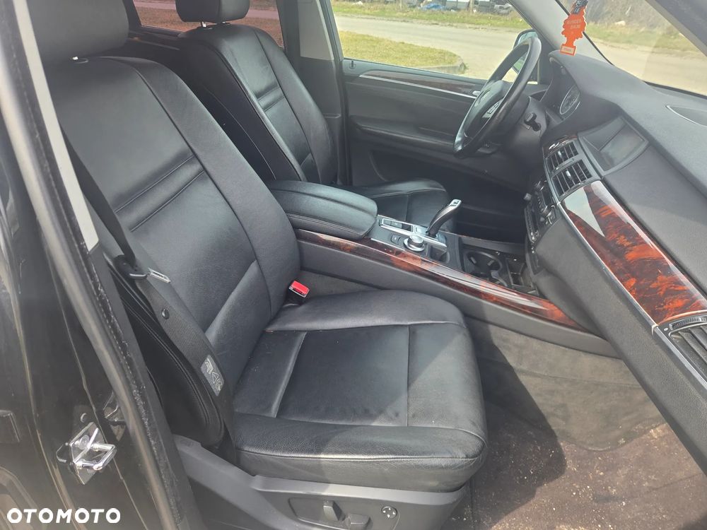 BMW X5 xDrive48i - 11