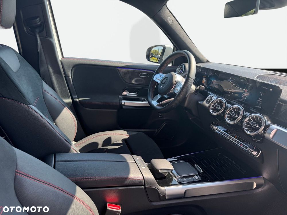 Mercedes-Benz GLB - 16