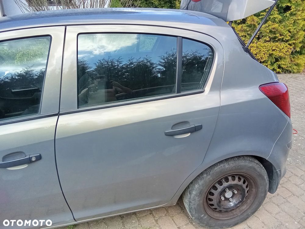 Opel Corsa 1.2 16V Essentia - 15