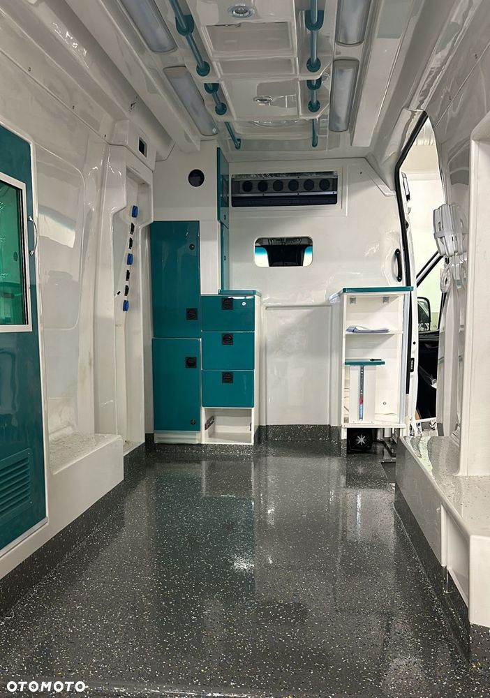 Mercedes-Benz Sprinter Ambulans Typ C - 11