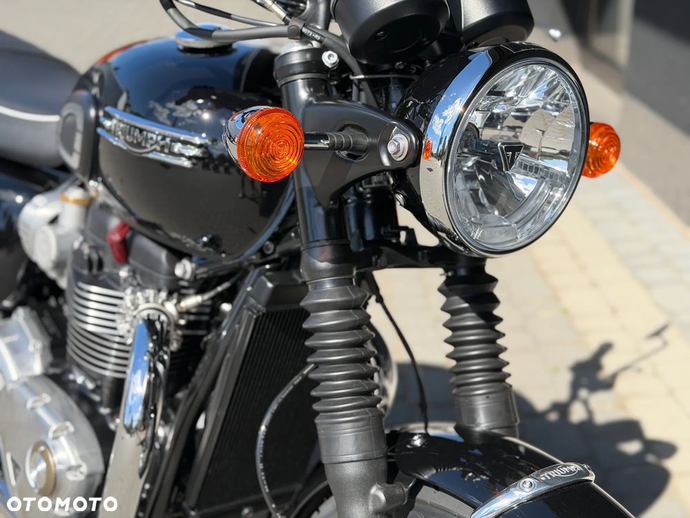 Triumph Bonneville - 8