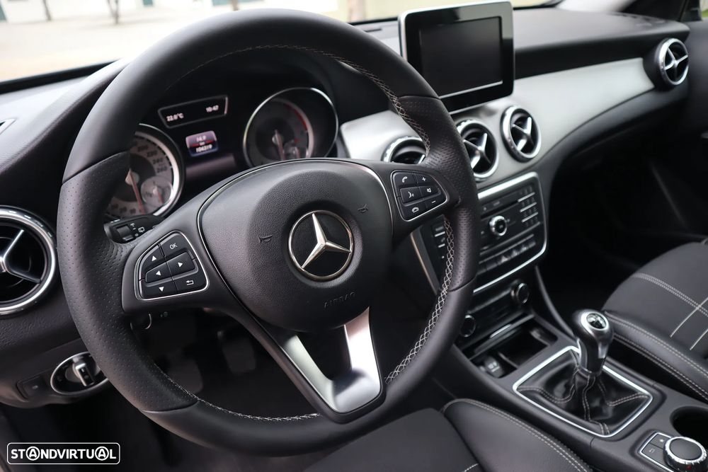Mercedes-Benz GLA 180 d Urban - 16