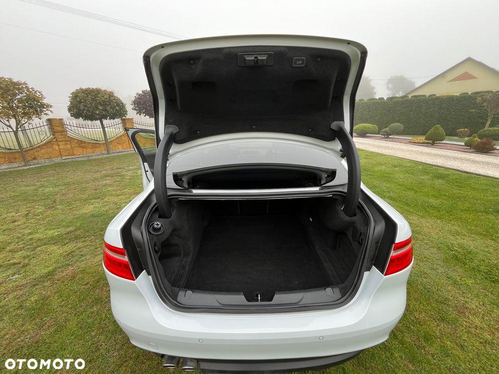 Jaguar XE 2.0 D AWD R-Sport - 30