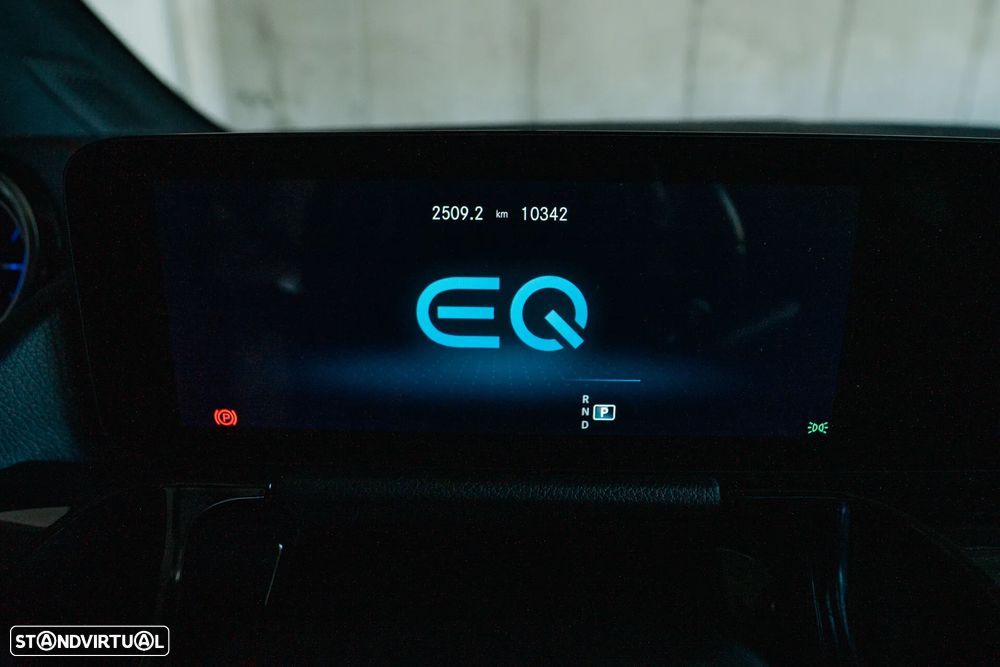 Mercedes-Benz EQA - 8