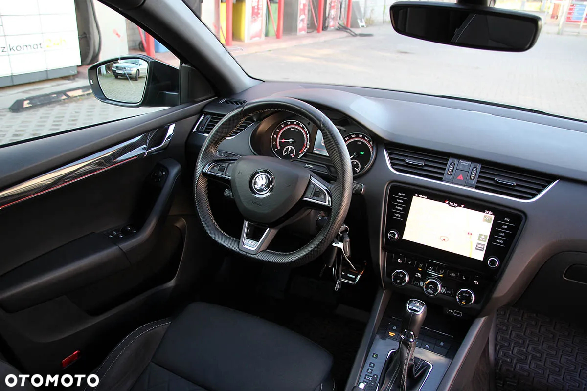 Skoda Octavia 2.0 TDI DSG RS - 25