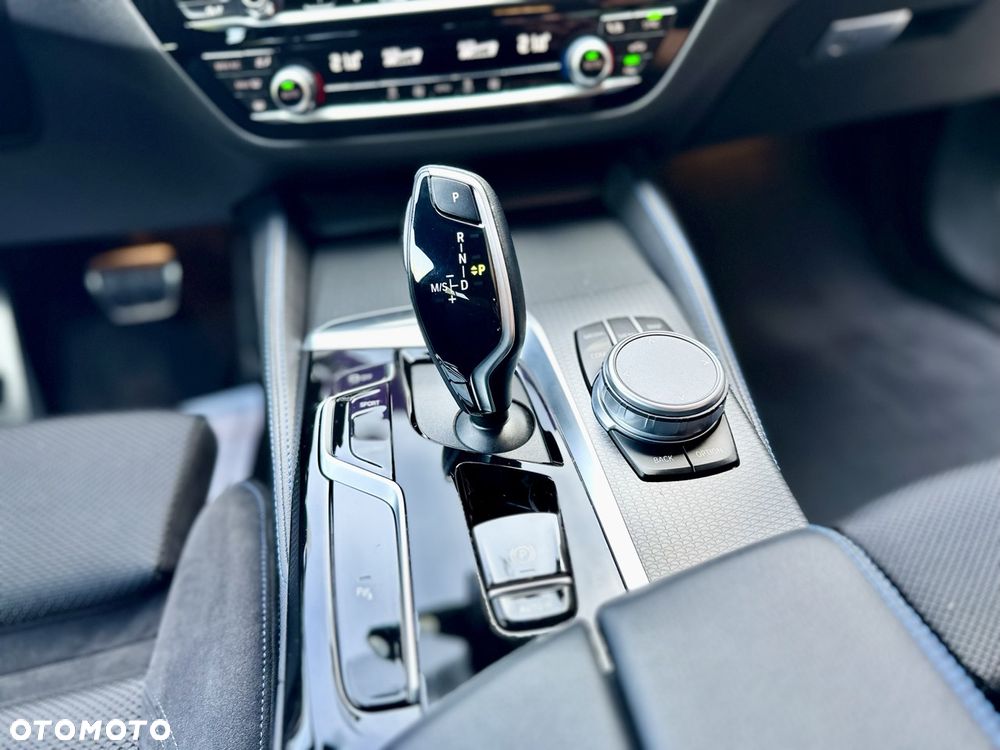 BMW Seria 5 520d xDrive M Sport Edition - 12