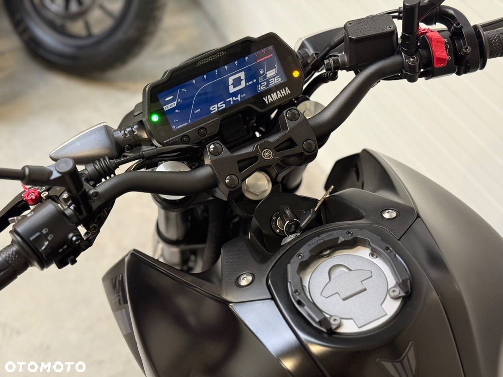 Yamaha MT - 28