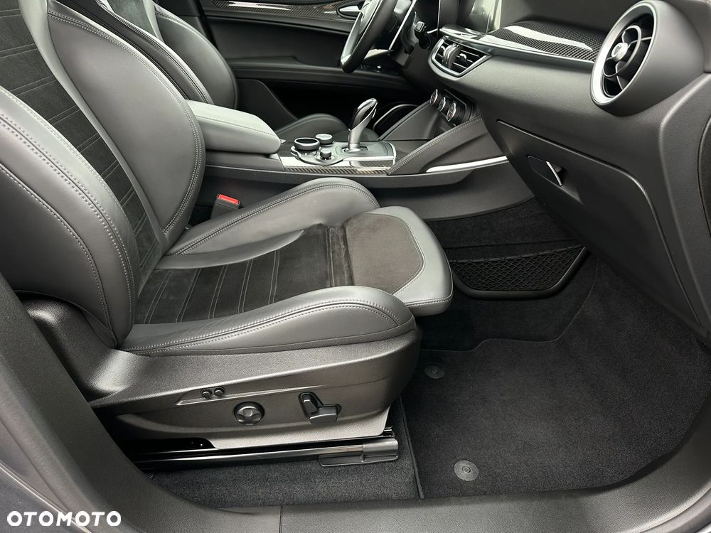 Alfa Romeo Stelvio 2.9 V6 Bi-Turbo Quadrifoglio Q4 - 26