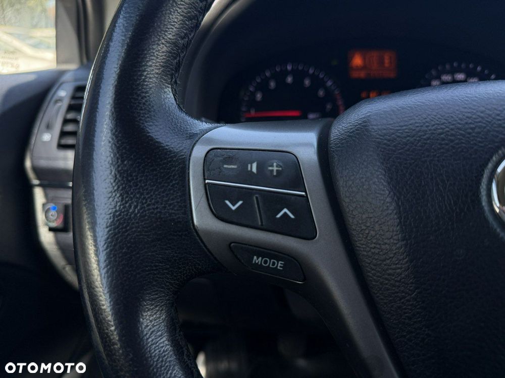 Toyota Avensis 1.8 Premium - 16