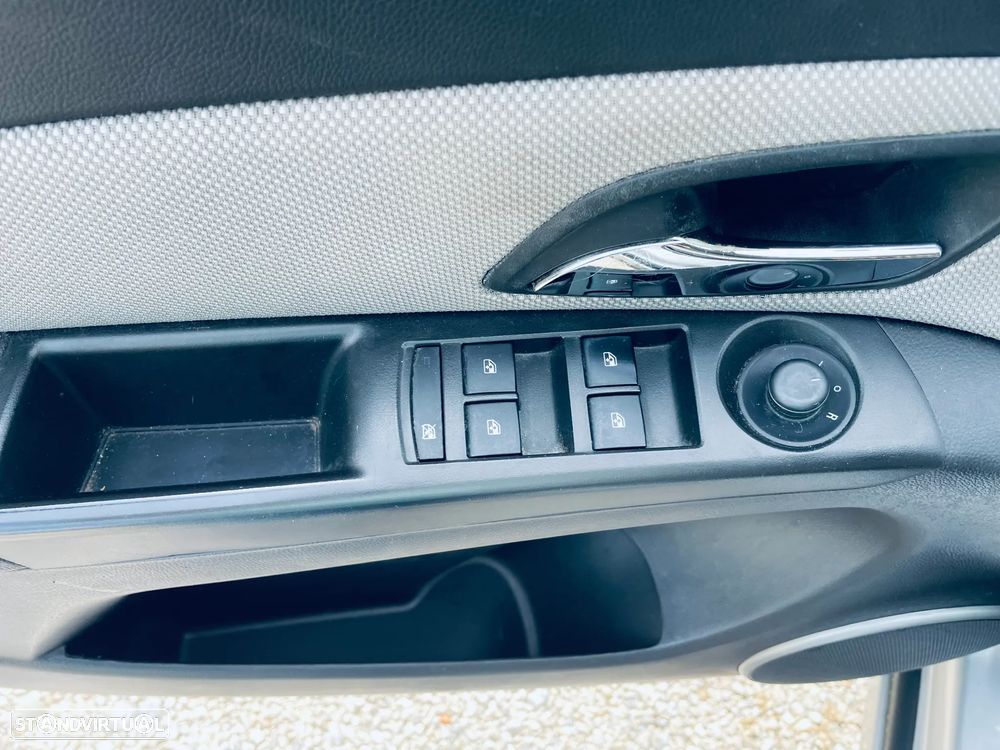 Chevrolet Cruze 1.6 LS - 19