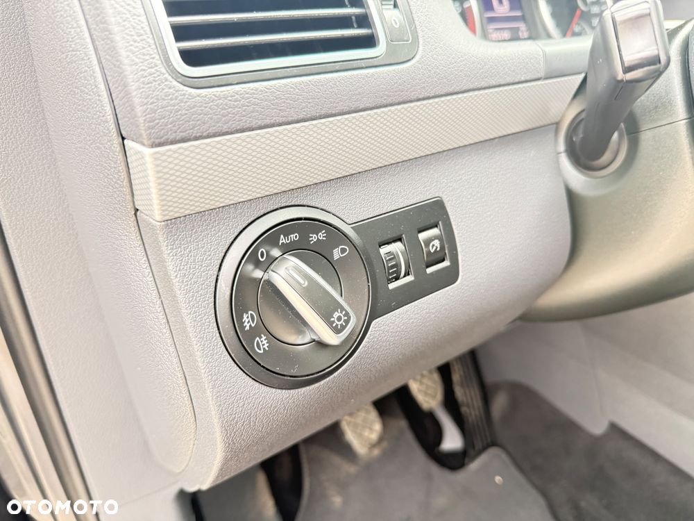 Volkswagen Touran 2.0 TDI DPF STYLE - 32