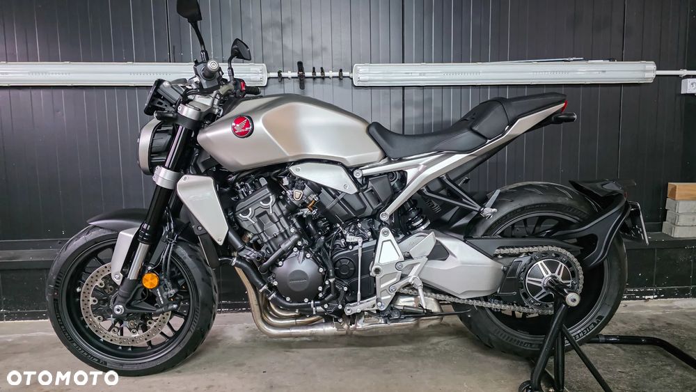 Honda CB - 1
