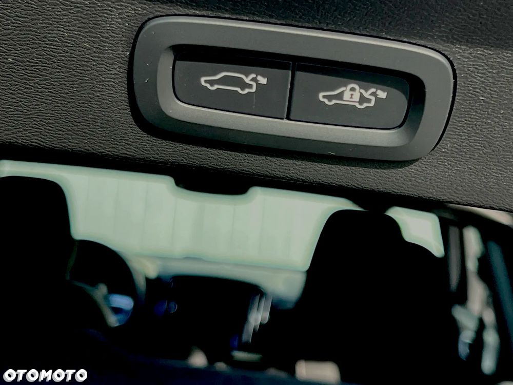 Volvo XC 40 B4 AWD Plus Dark - 28