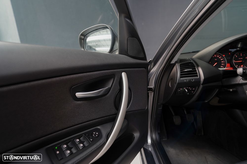 BMW 116 d Line Urban - 23