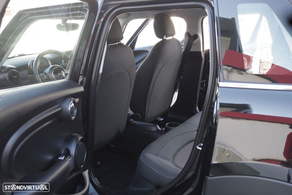 MINI 5 Portas Cooper D 4Business Auto - 22