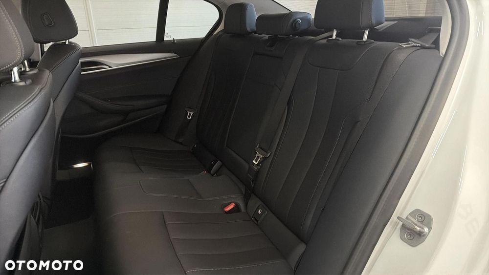 BMW Seria 5 530e xDrive - 17