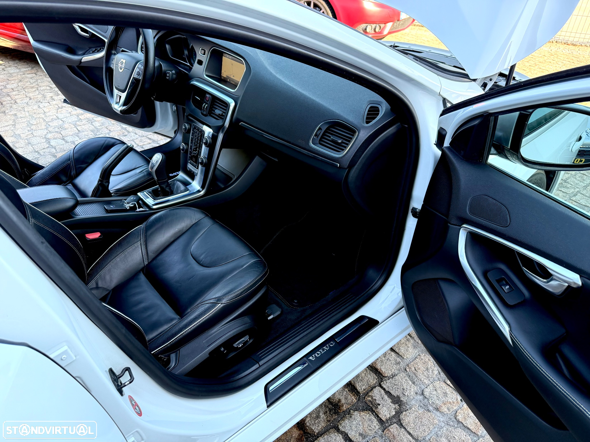 Volvo V40 1.6 D2 R-Design - 47