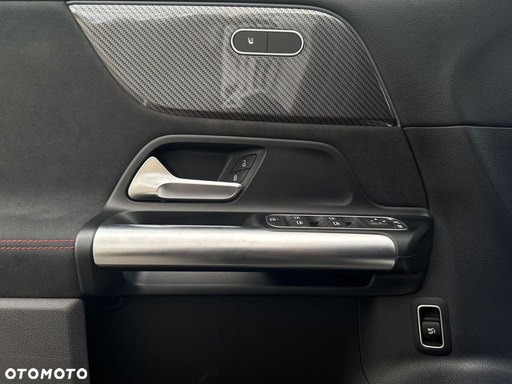 Mercedes-Benz GLA - 10