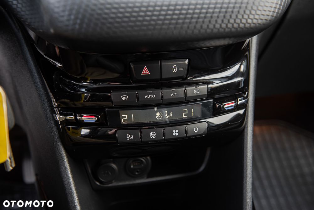 Peugeot 2008 1.6 BlueHDi Allure S&S - 21