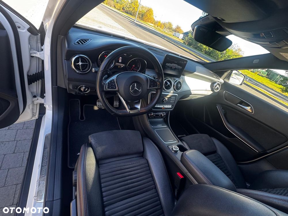 Mercedes-Benz GLA - 11