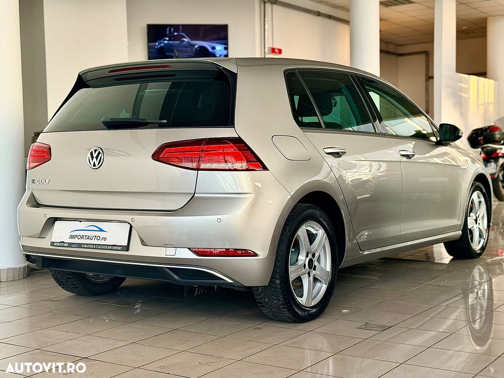 Volkswagen Golf - 6