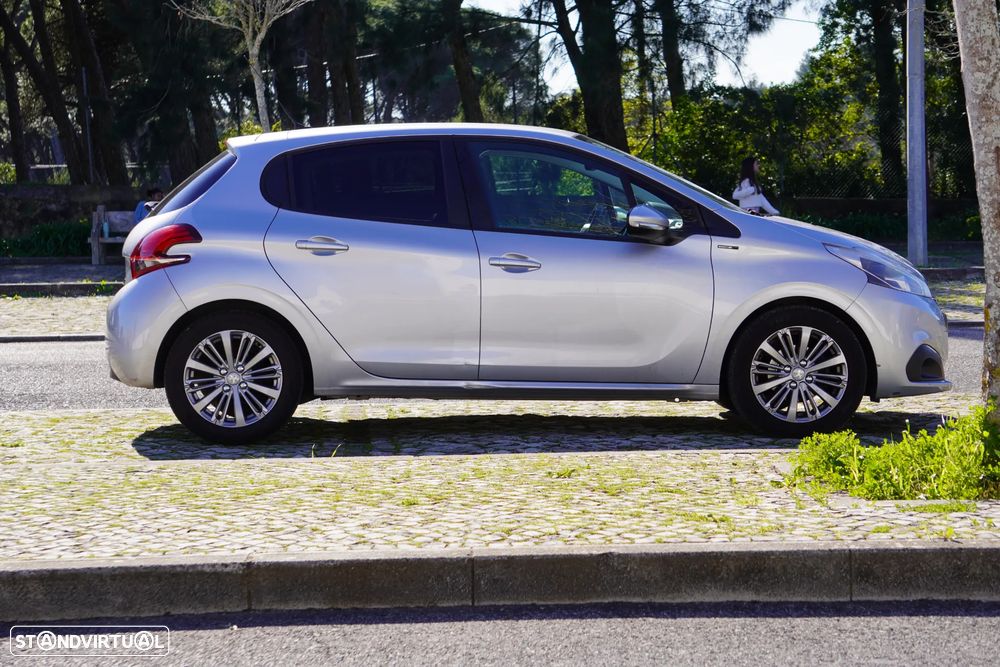 Peugeot 208 1.2 PureTech Signature - 8