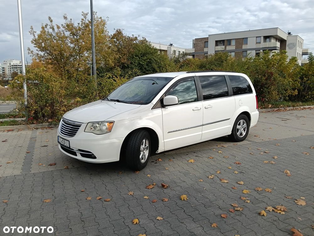 Chrysler Town & Country - 3