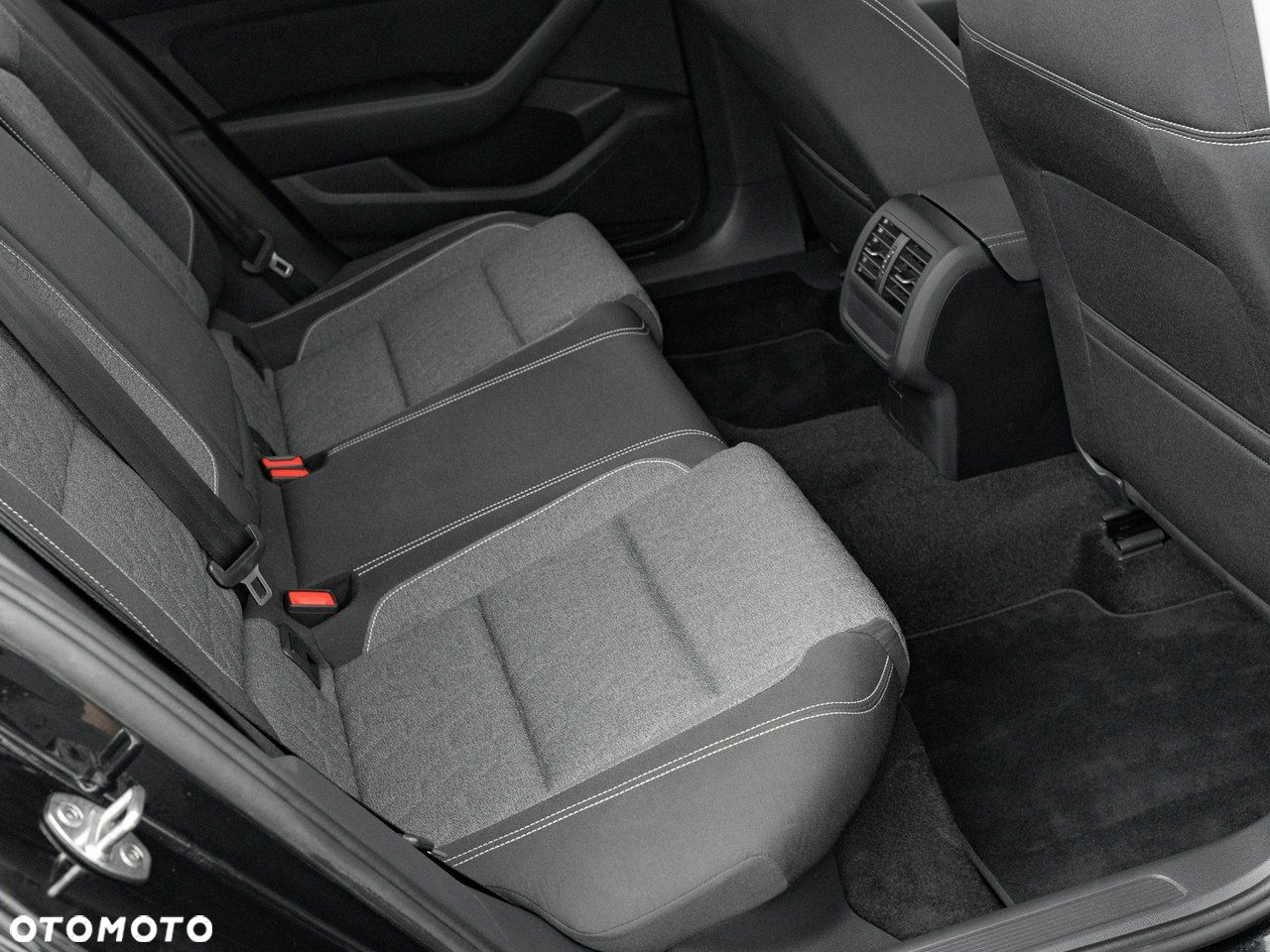 Volkswagen Passat 1.5 TSI EVO Business DSG - 30