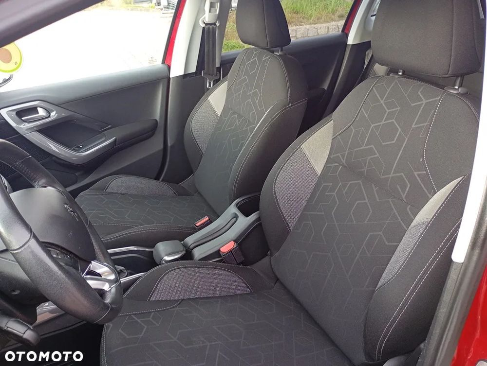 Peugeot 2008 1.2 Pure Tech Style S&S - 10