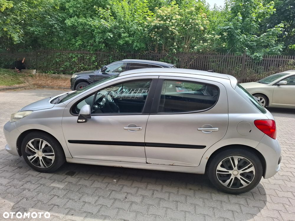 Peugeot 207 - 1