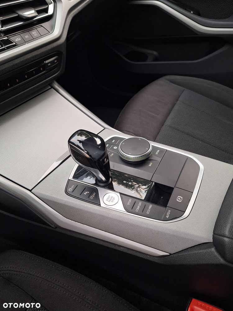 BMW Seria 3 320i Sport Line - 16