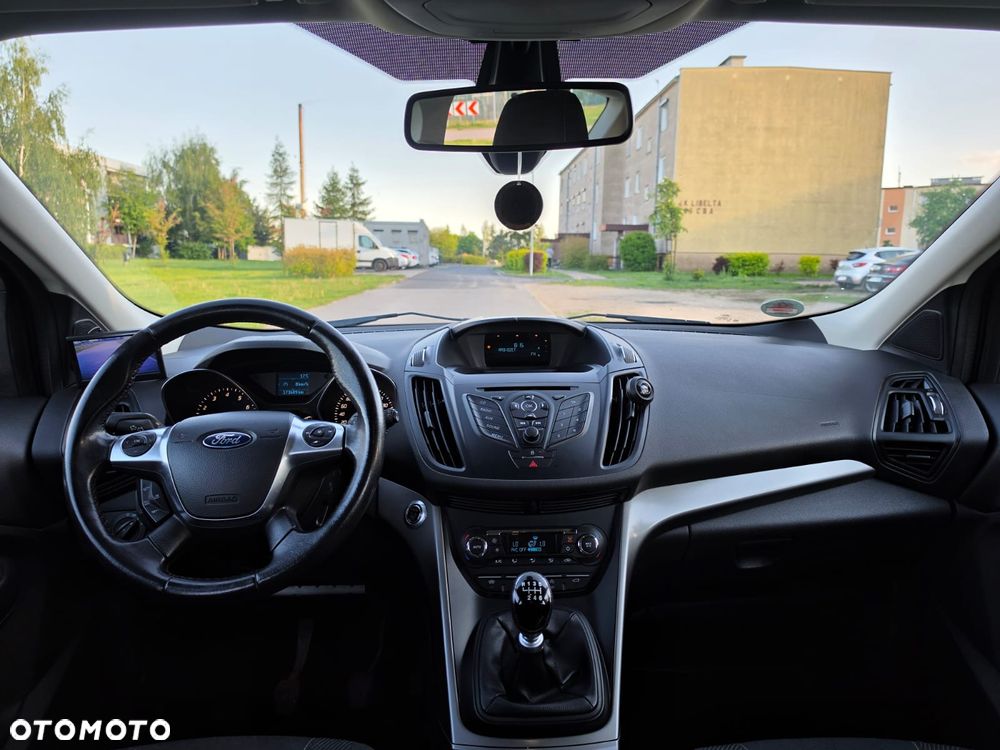 Ford Kuga 1.6 EcoBoost 2x4 Titanium - 10
