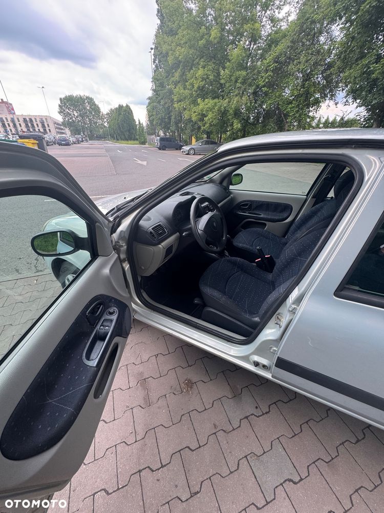 Renault Clio 1.2 16V Alize - 8