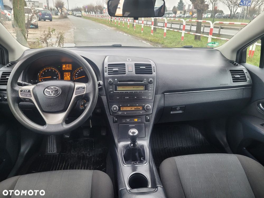 Toyota Avensis 1.8 Comfort - 12