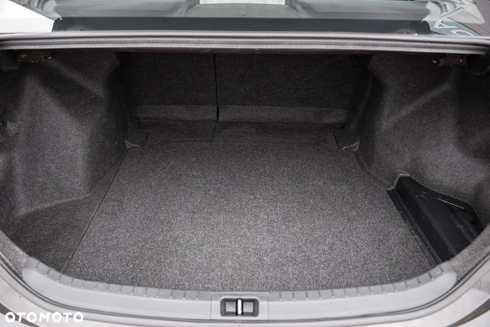 Toyota Corolla 1.6 Prestige EU6 - 28