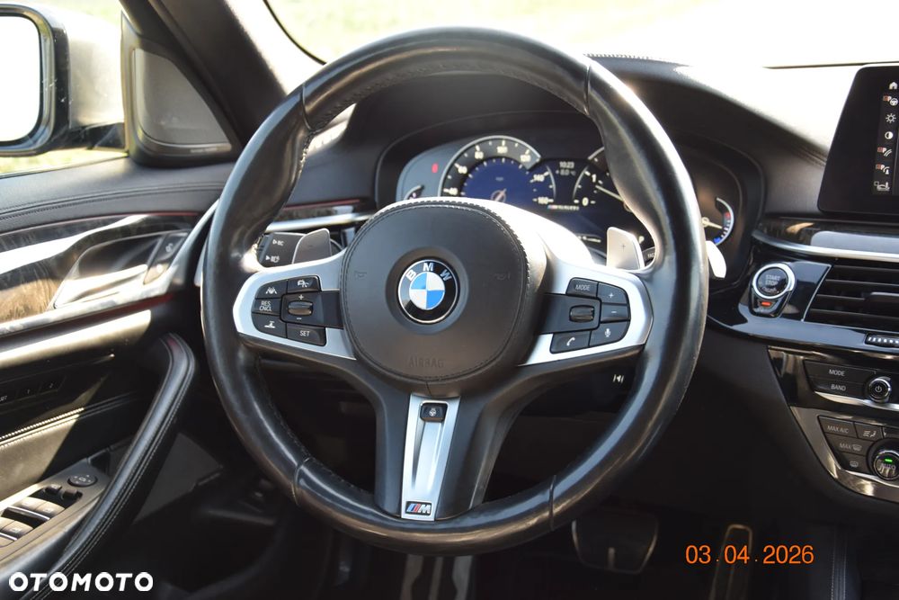 BMW Seria 5 M550i xDrive sport - 15
