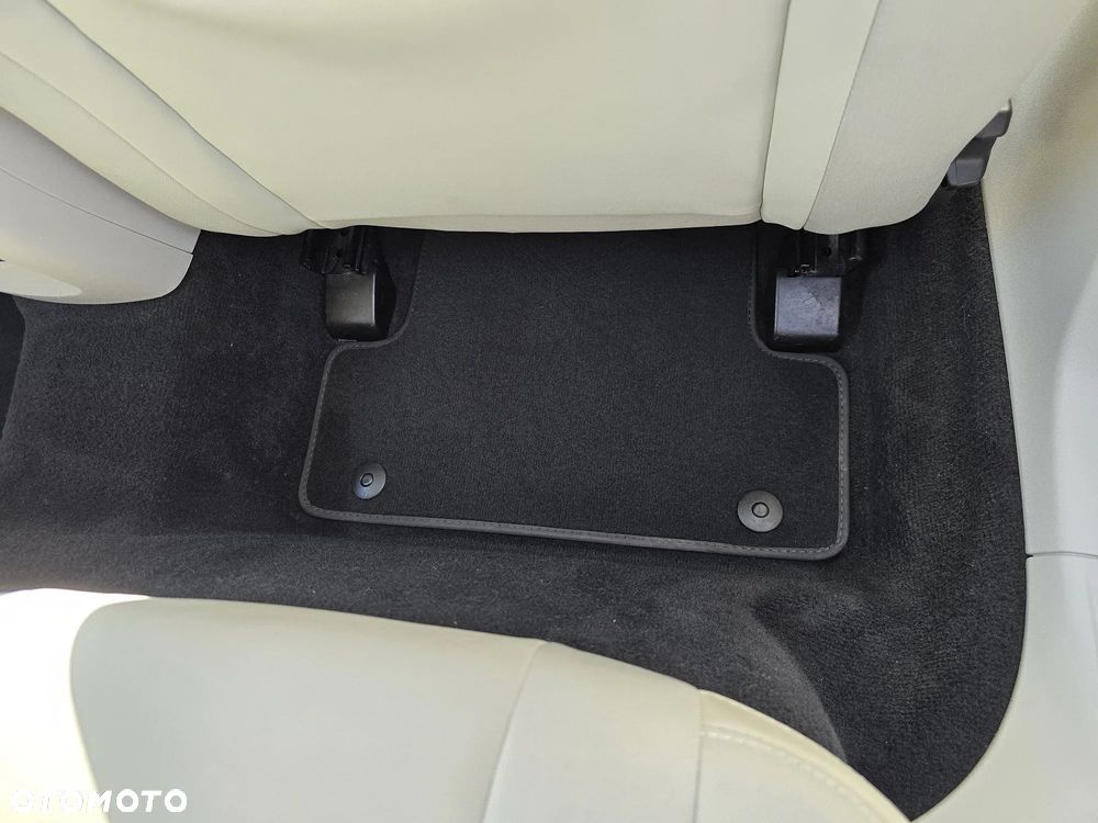 Volvo V40 T4 Kinetic - 26