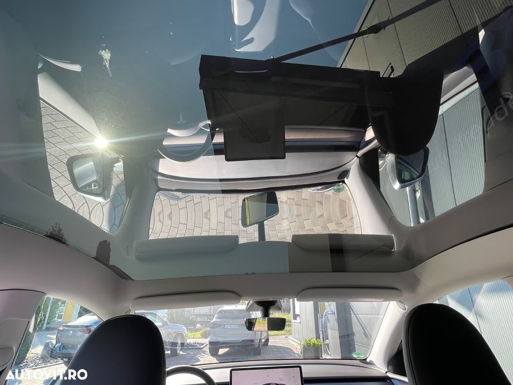 Tesla Model Y Long Range Dual Motor AWD - 14