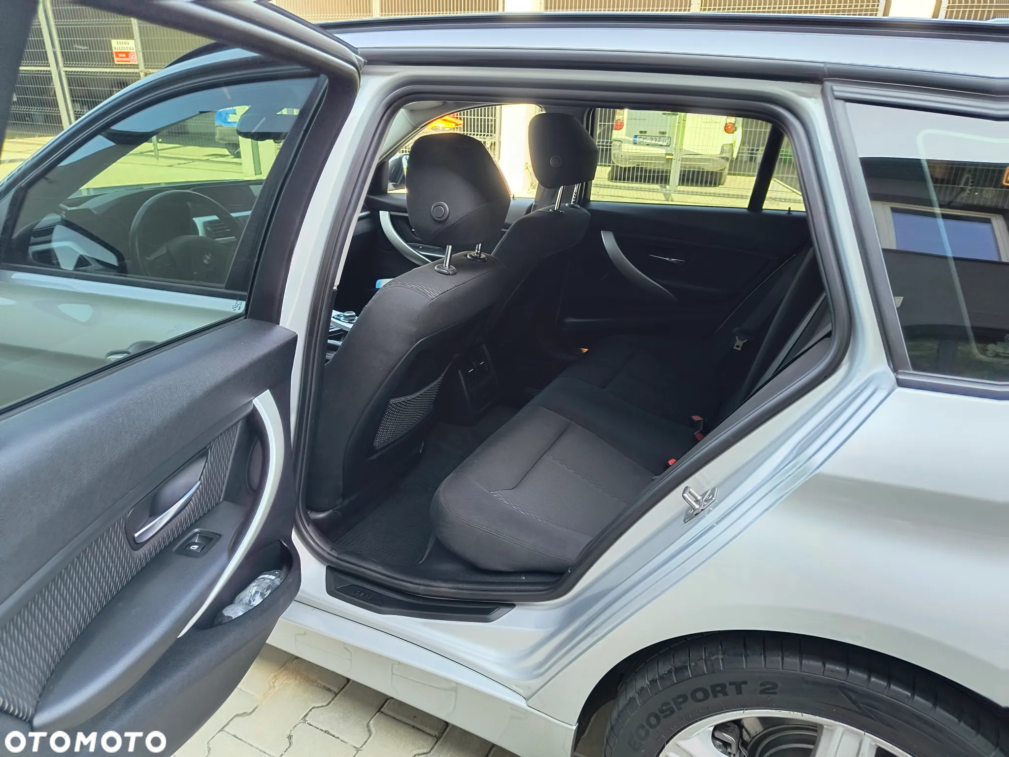 BMW Seria 3 320d DPF Touring - 11