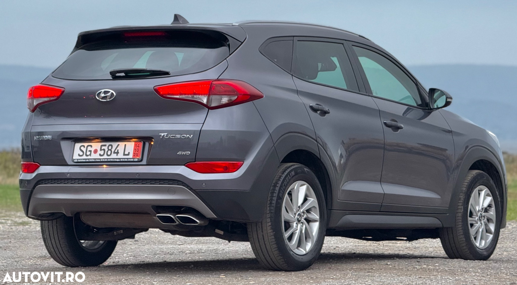 Hyundai Tucson 2.0 CRDI 4WD Automatik Premium - 3