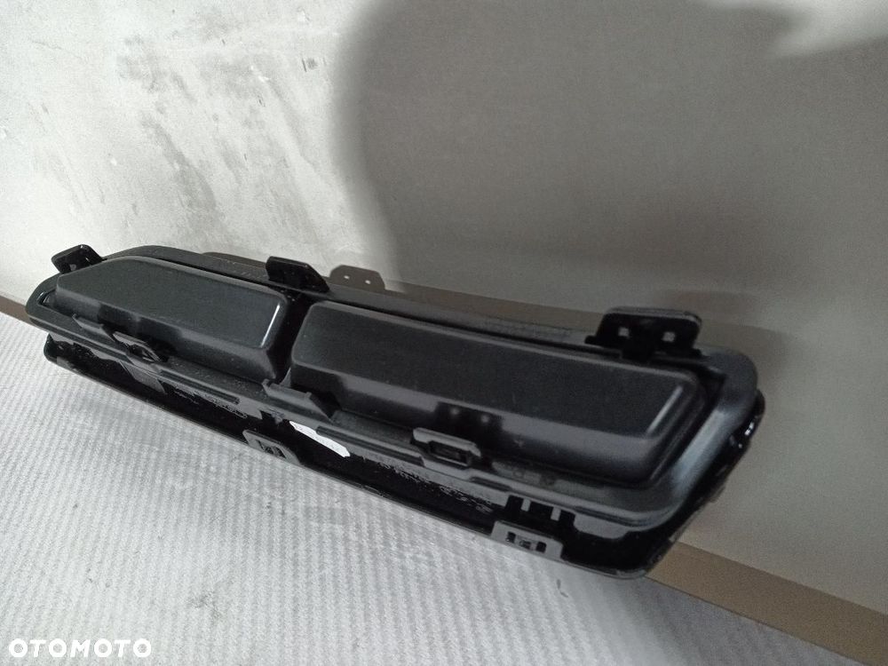 KRATKA ATRAPA WYDECHU PRAWA AUDI Q3 II 83A807320 - 5