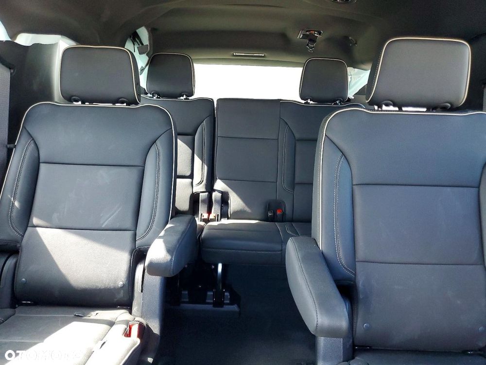 Chevrolet Suburban - 11