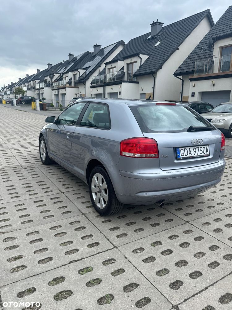 Audi A3 3-drzwiowe 1.6 FSI Attraction - 5