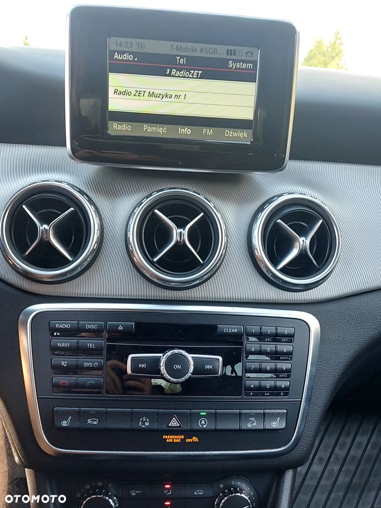 Mercedes-Benz GLA - 23