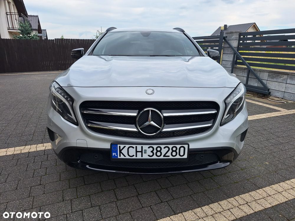 Mercedes-Benz GLA 200 d - 2