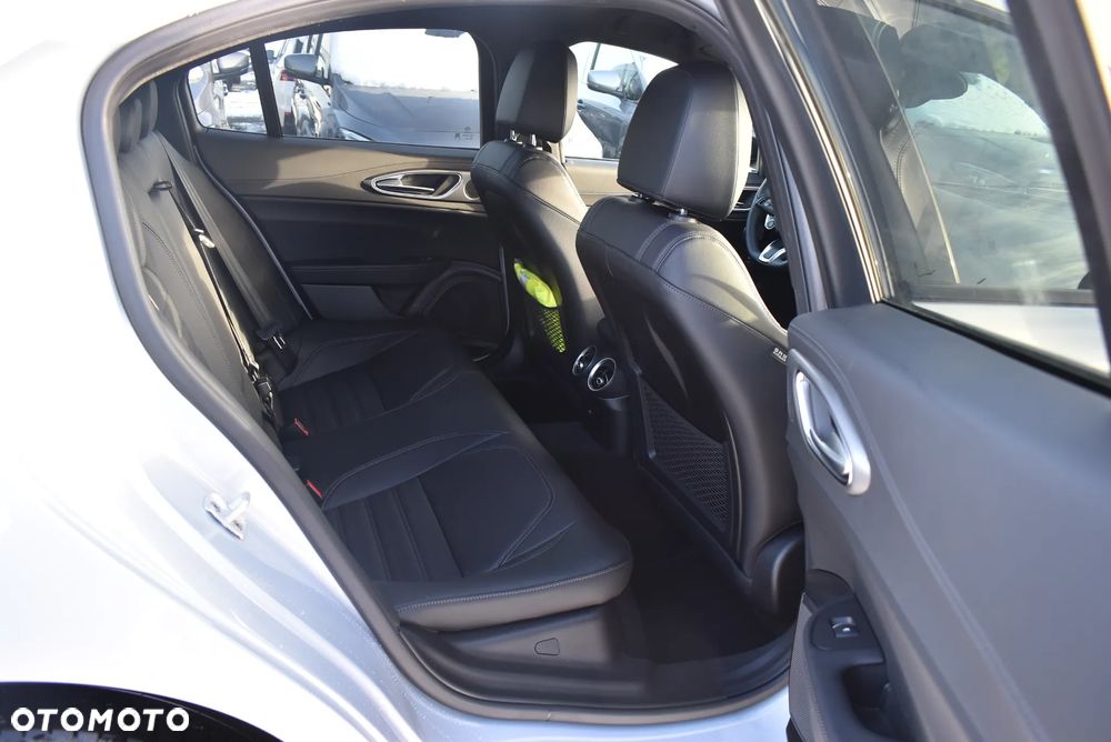 Alfa Romeo Giulia 2.0 Turbo Veloce Q4 - 15