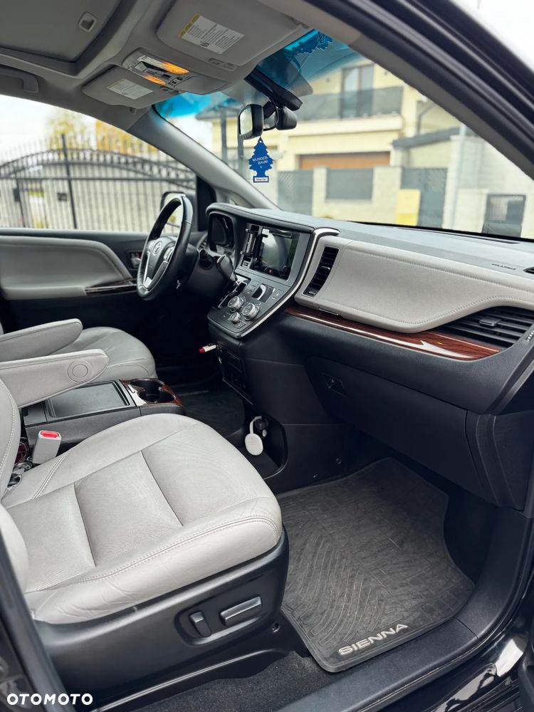 Toyota Sienna - 11