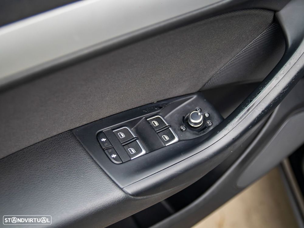 Audi Q3 2.0 TDI S-line - 32