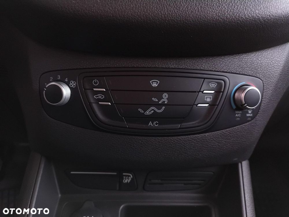 Ford Transit Courier - 15